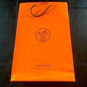 Hermes Shopping Bag 11”x 17” & 4” deep it’s clean and needs a new shopper.